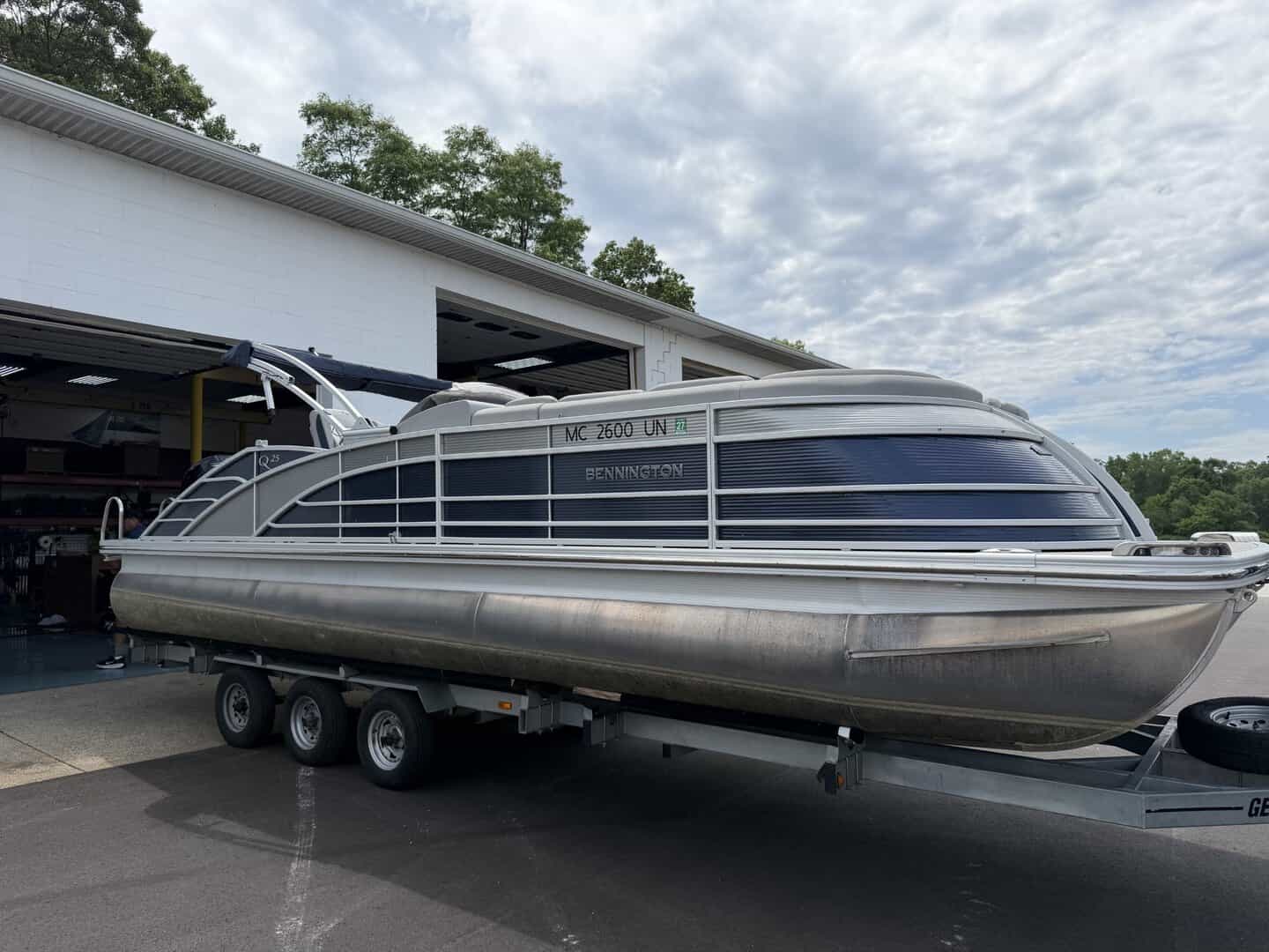 Bennington 25QSB pontoon boat at Hall's Sport Center.